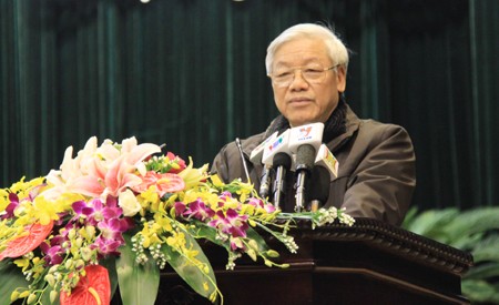 Le SG du Parti assiste à la conférence-bilan sur la propagande de 2012 - ảnh 1